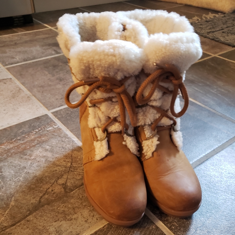 Sorel joan of arctic Shearing wedge boots